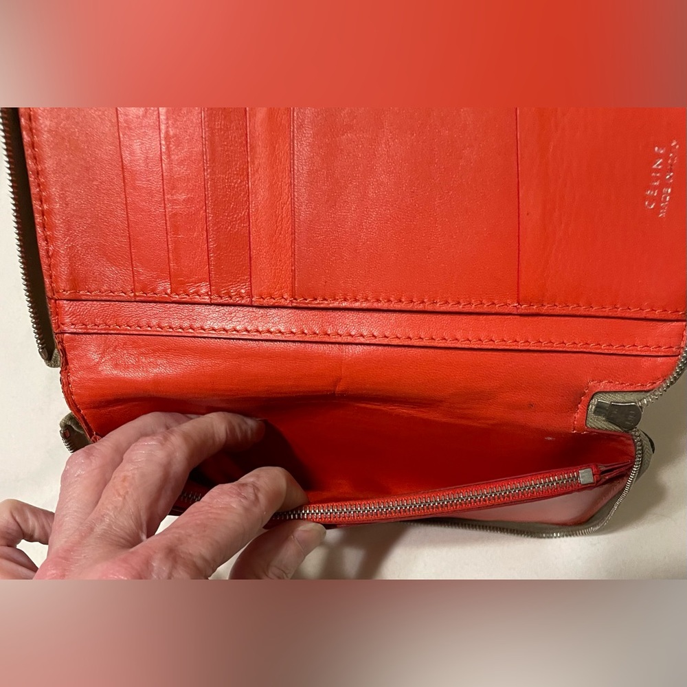 Beautiful Celine Authentic Vintage Taupe Leather Wallet w/ Gorgeous Red Interior - Picture 13 of 16